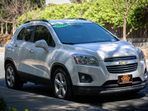 Used 2015 Chevrolet Trax LTZ FWD image 3