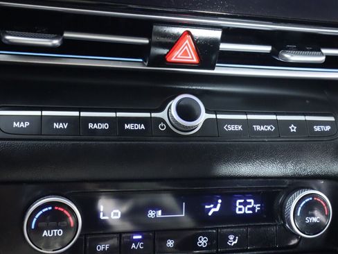 Used 2024 Hyundai Elantra SEL FWD image 21