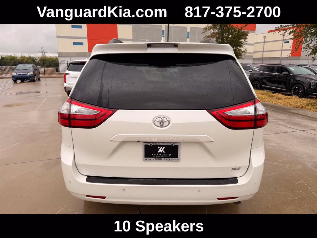 Used 2018 Toyota Sienna XLE Premium FWD image 3