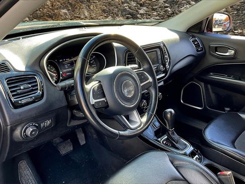 Used 2018 Jeep Compass Latitude image 11