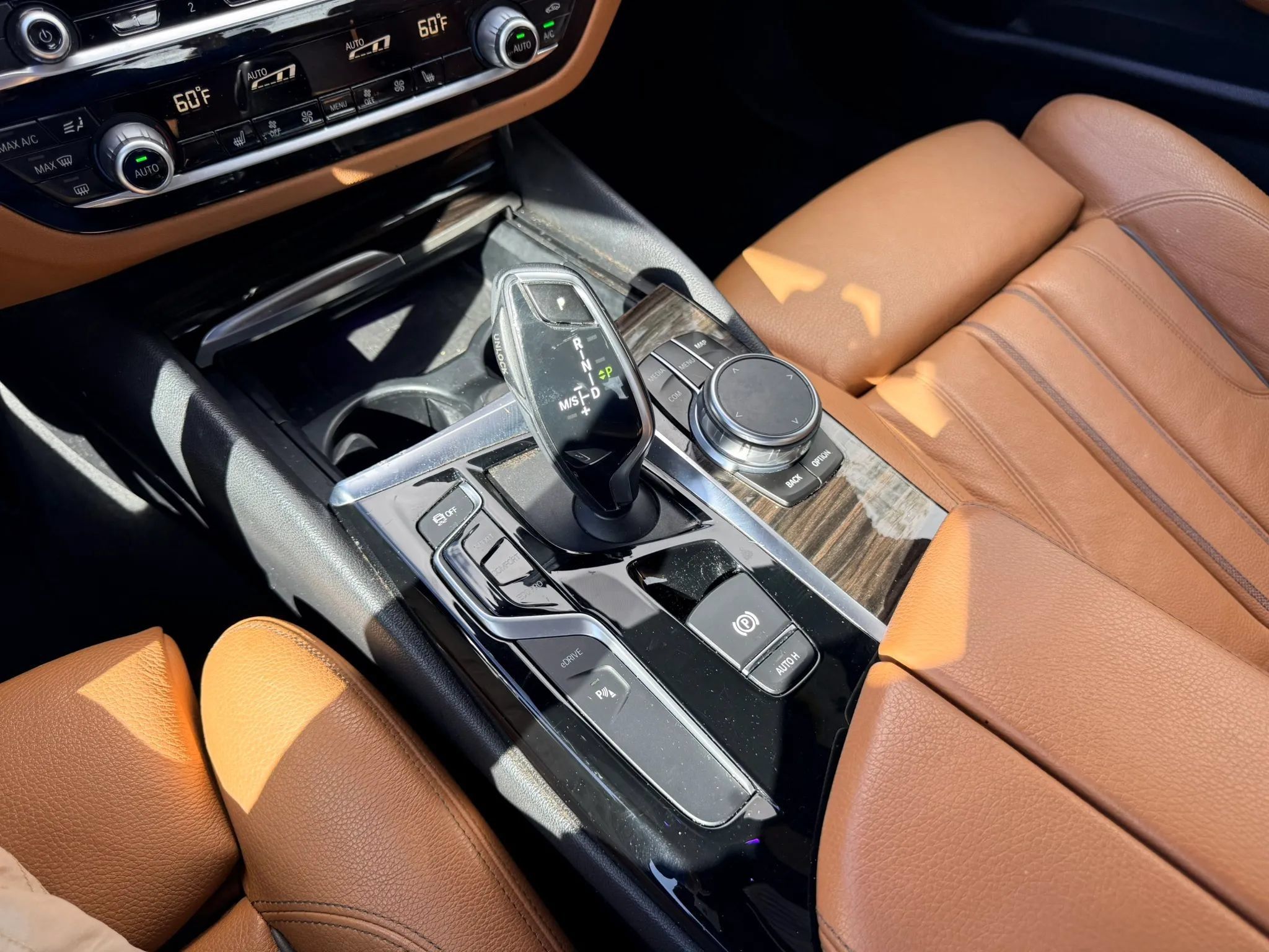 Used 2019 BMW 530e w/ Convenience Package RWD image 21
