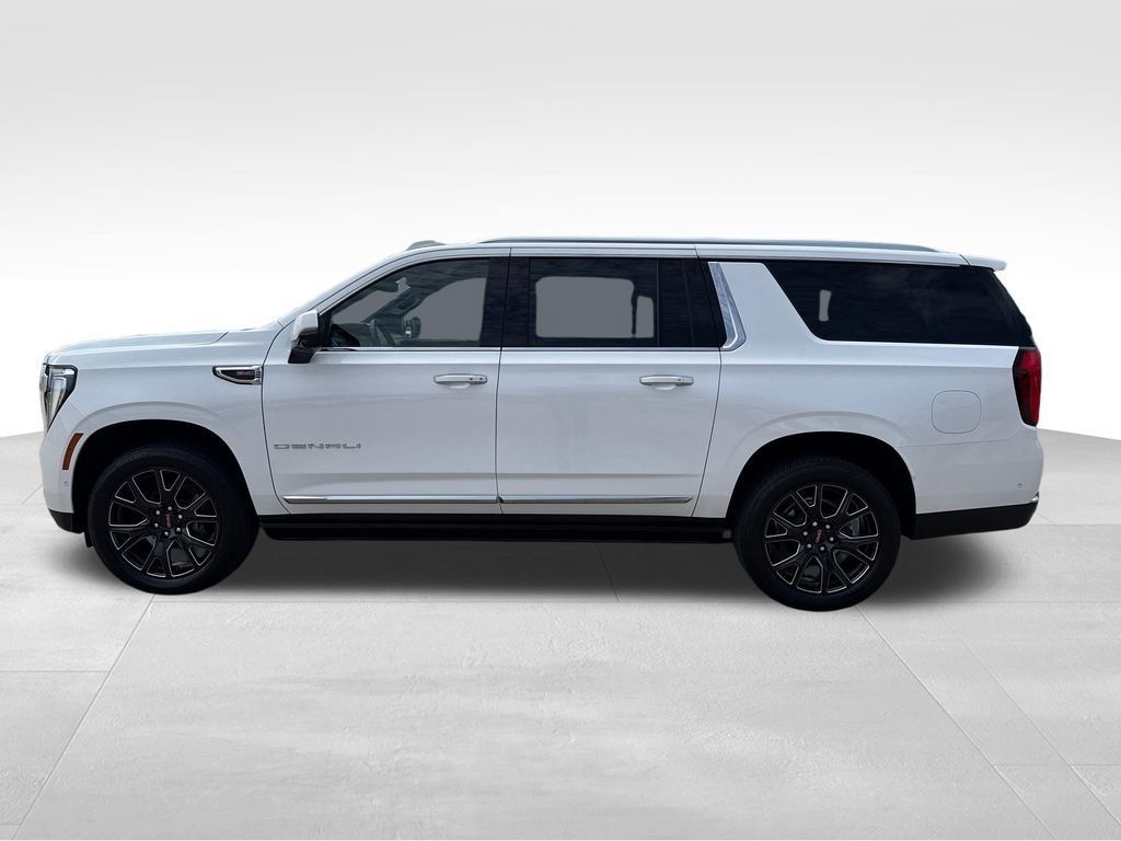 Used 2025 GMC Yukon XL Denali w/ Sun & Power Step Package AWD/4WD image 2