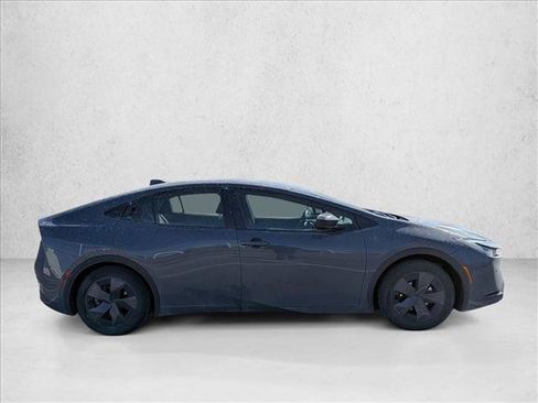 Used 2025 Toyota Prius LE image 4