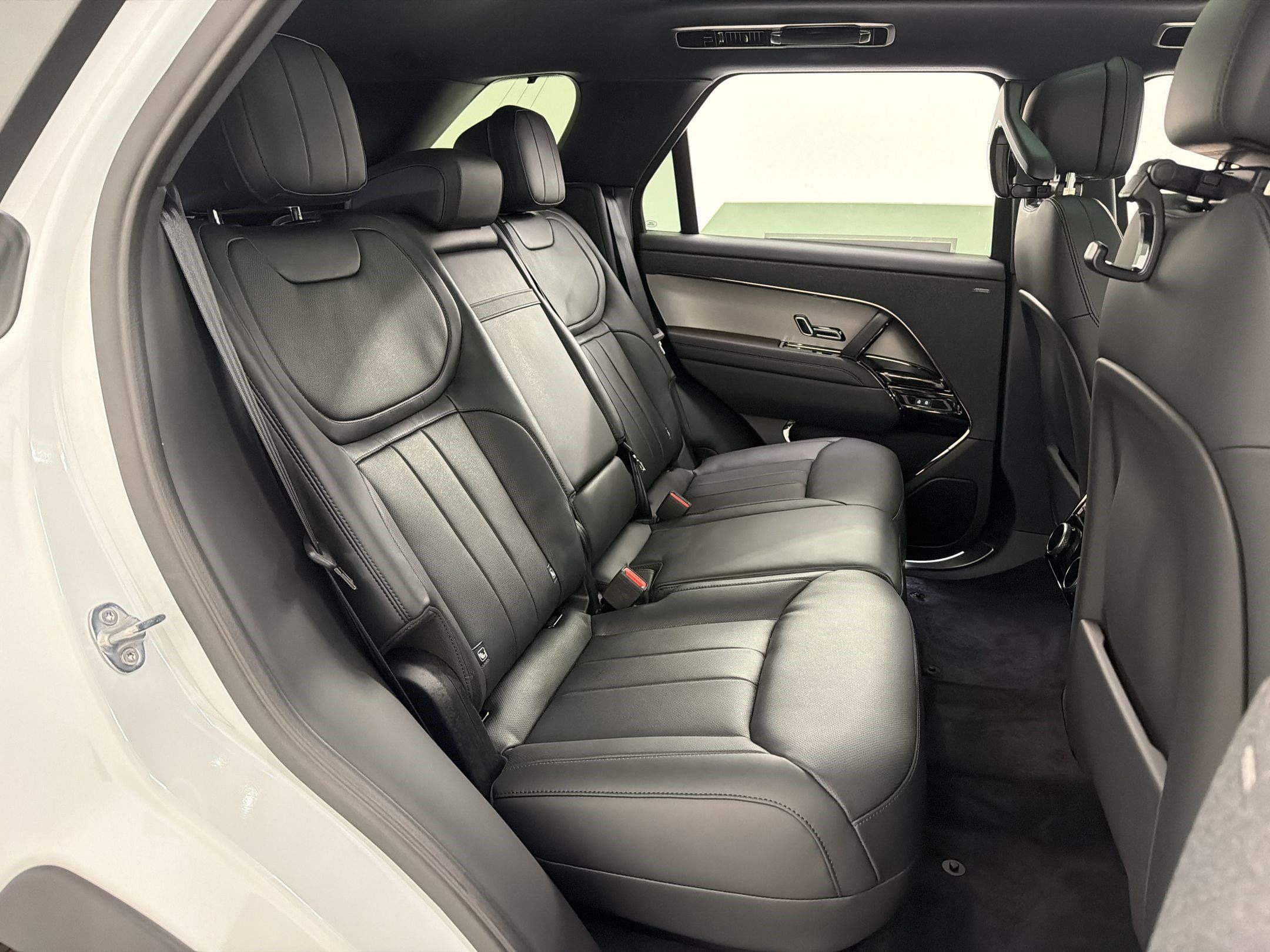 New 2026 Land Rover Range Rover Sport SE AWD/4WD image 33