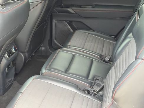 Used 2025 Ford Explorer ST-Line w/ ST-Line Street Pack image 12