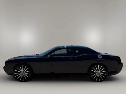 Used 2014 Dodge Challenger SXT RWD image 4