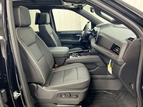 New 2026 Chevrolet Suburban Premier AWD/4WD image 23