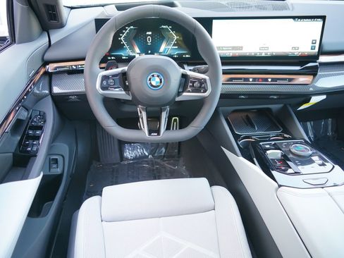 New 2026 BMW i5 eDrive40 w/ M Sport Package image 15