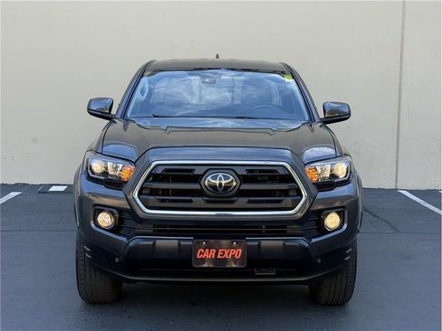 Used 2018 Toyota Tacoma SR5 AWD/4WD image 2