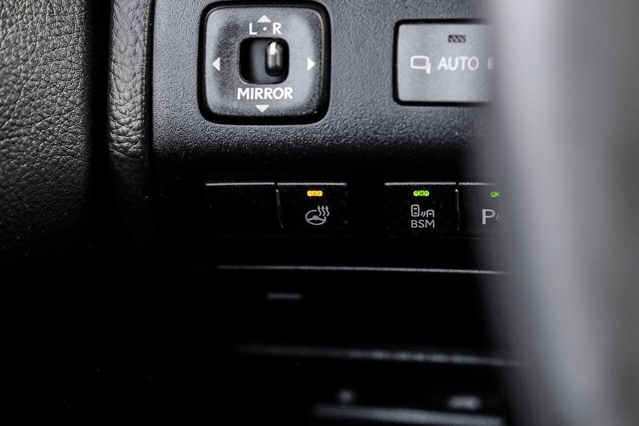 Used 2014 Lexus LS 460 w/ Comfort Package RWD image 34