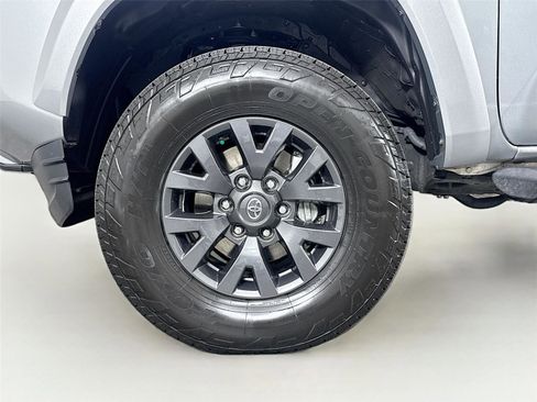 Certified 2022 Toyota Tacoma SR5 image 39