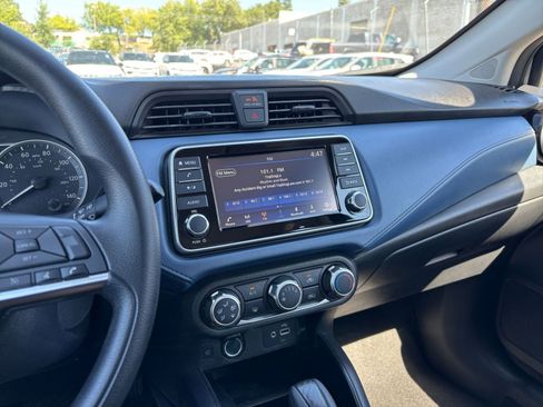 Used 2025 Nissan Versa SV FWD image 17
