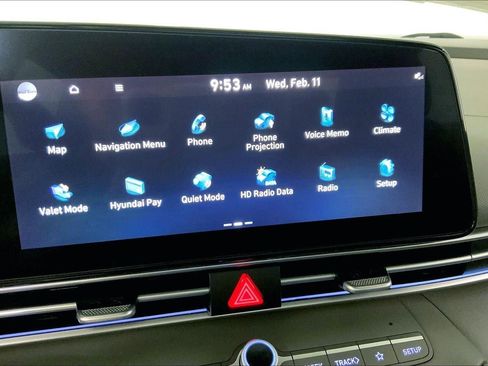 Used 2025 Hyundai Elantra SEL image 6