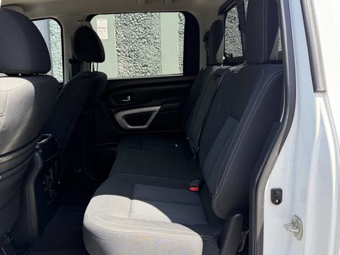 Used 2017 Nissan Titan SV image 14