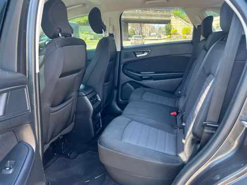 Used 2018 Ford Edge SE image 24