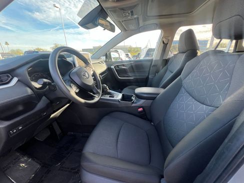 Used 2025 Toyota RAV4 XLE image 27