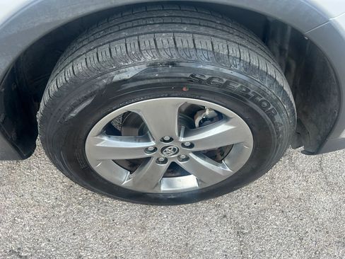 Used 2015 Toyota RAV4 XLE image 32