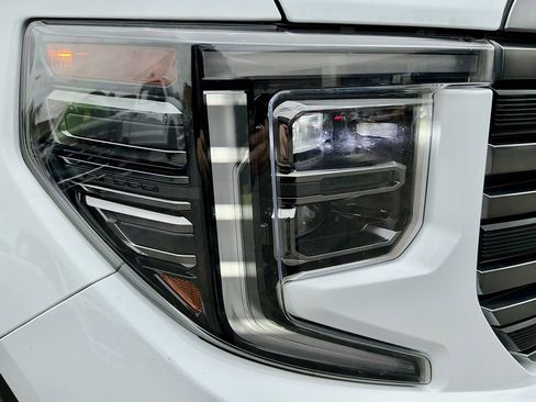 Used 2024 GMC Sierra 1500 AT4 w/ Technology Package image 8