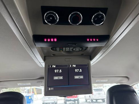 Used 2015 Chrysler Town & Country Touring image 16