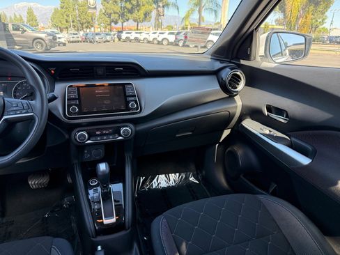 Used 2018 Nissan Kicks SV image 23