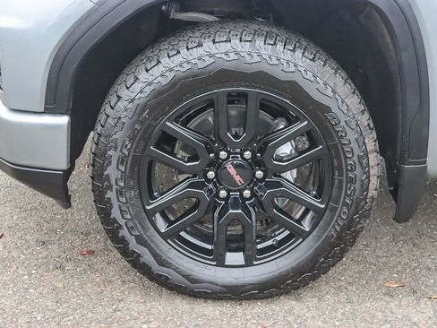 Used 2025 GMC Sierra 1500 Elevation image 17