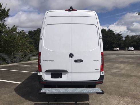 Used 2023 Mercedes-Benz Sprinter 2500 image 3