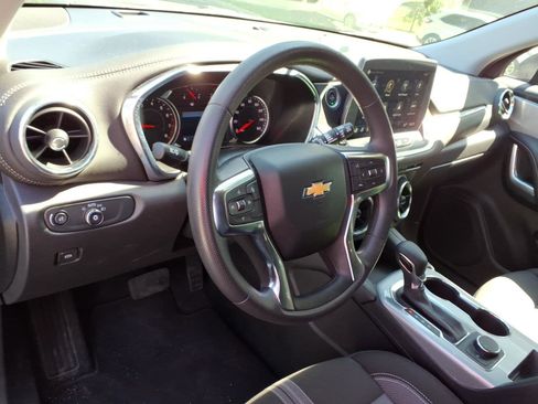 Used 2025 Chevrolet Blazer LT FWD image 9