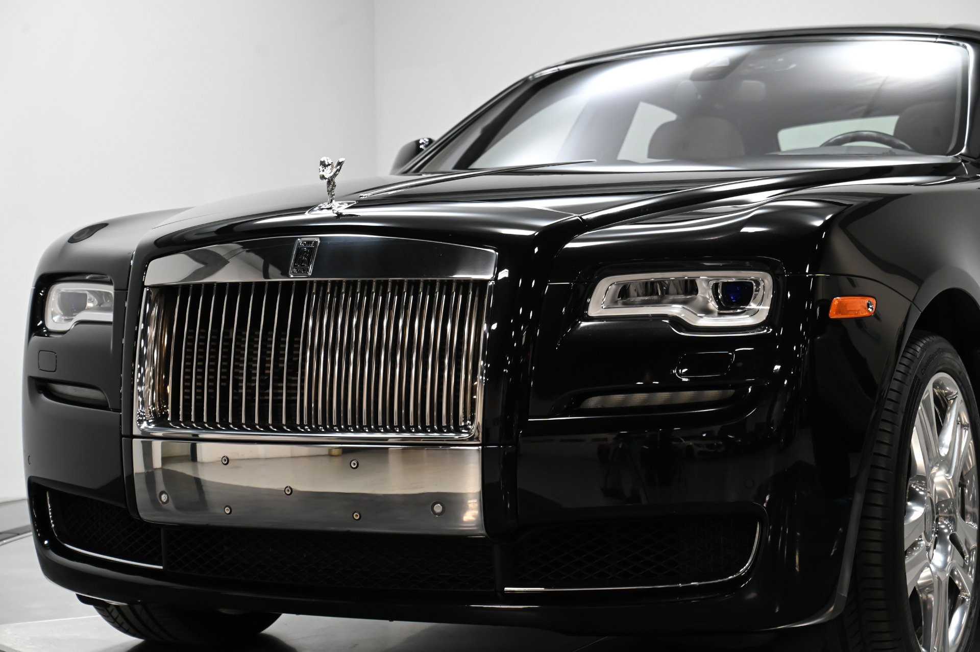 Used 2015 Rolls-Royce Ghost RWD image 48
