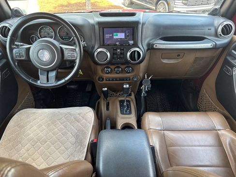 Used 2012 Jeep Wrangler Unlimited Rubicon w/ Dual Top Group AWD/4WD image 19