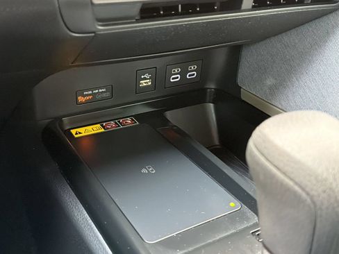 Used 2025 Toyota Camry LE w/ Convenience Package FWD image 31