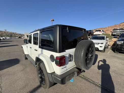 Used 2022 Jeep Wrangler Unlimited Sahara image 3