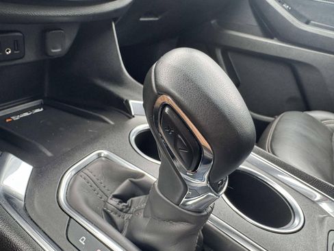 Used 2023 Chevrolet Traverse LT w/ Midnight/Sport Edition image 39