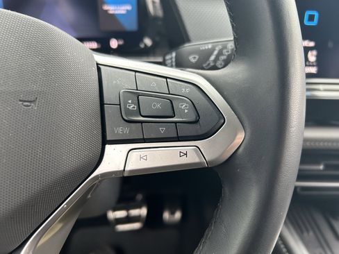 Certified 2025 Volkswagen Atlas Cross Sport SEL R-Line image 18