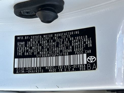 Used 2016 Toyota Corolla LE image 21