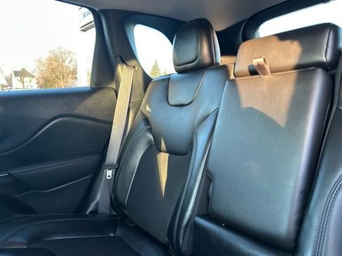 Used 2021 Jeep Cherokee Altitude image 23