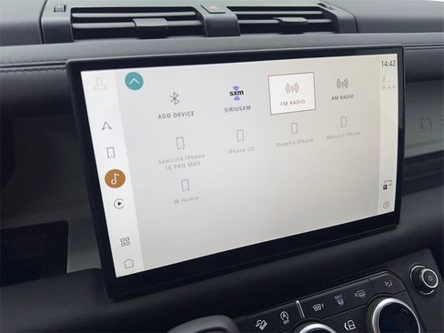 Used 2025 Land Rover Defender 110 S image 57