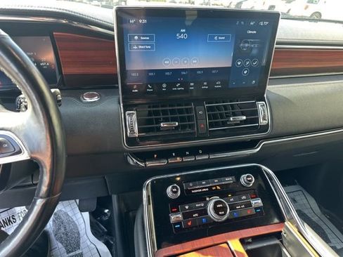 Used 2024 Lincoln Navigator Reserve image 10
