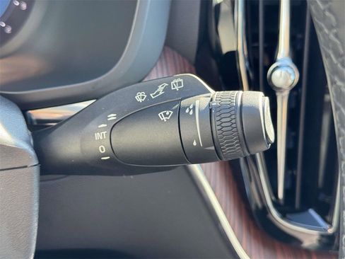 Certified 2023 Volvo XC60 B5 Plus image 22