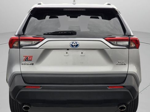 Used 2021 Toyota RAV4 XLE image 19
