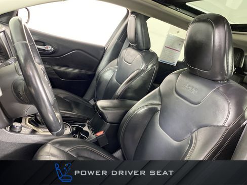 Used 2019 Jeep Cherokee Limited image 17