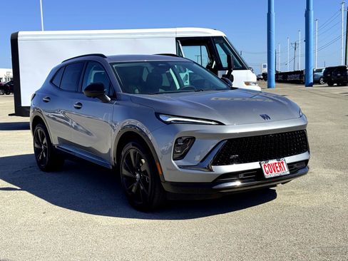 Used 2025 Buick Envision Sport Touring image 4