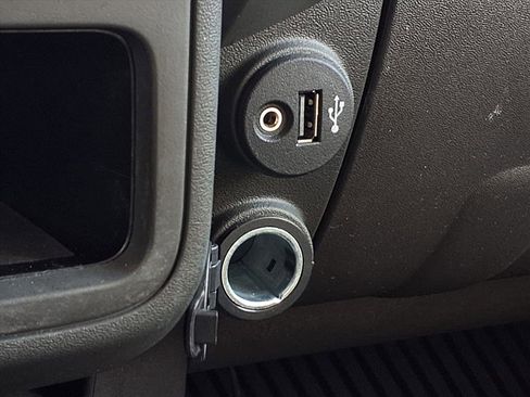 Used 2017 Nissan Frontier SV image 13