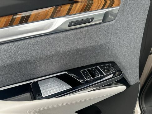 Certified 2025 Cadillac Escalade ESV Premium Luxury Platinum AWD/4WD image 27