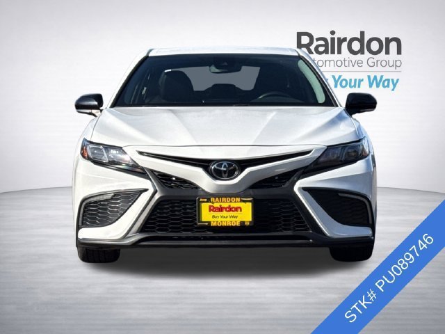Used 2023 Toyota Camry SE FWD image 2