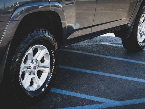 Used 2019 Toyota 4Runner SR5 AWD/4WD image 27