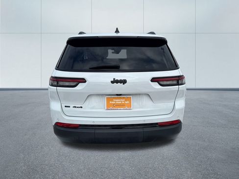 Certified 2022 Jeep Grand Cherokee L Laredo image 5