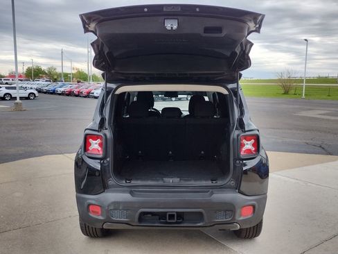 Used 2017 Jeep Renegade Altitude AWD/4WD image 13
