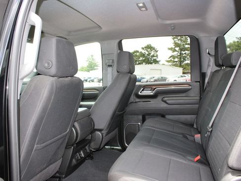 Used 2025 Chevrolet Silverado 2500 LT w/ Convenience Package AWD/4WD image 10