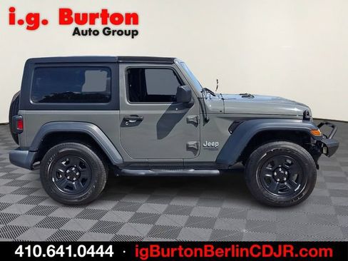 Used 2019 Jeep Wrangler Sport AWD/4WD image 7