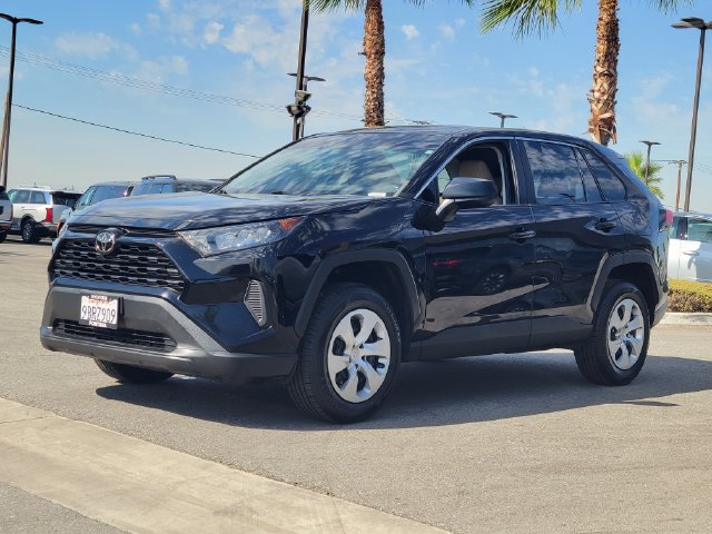 Used 2022 Toyota RAV4 LE AWD/4WD image 2